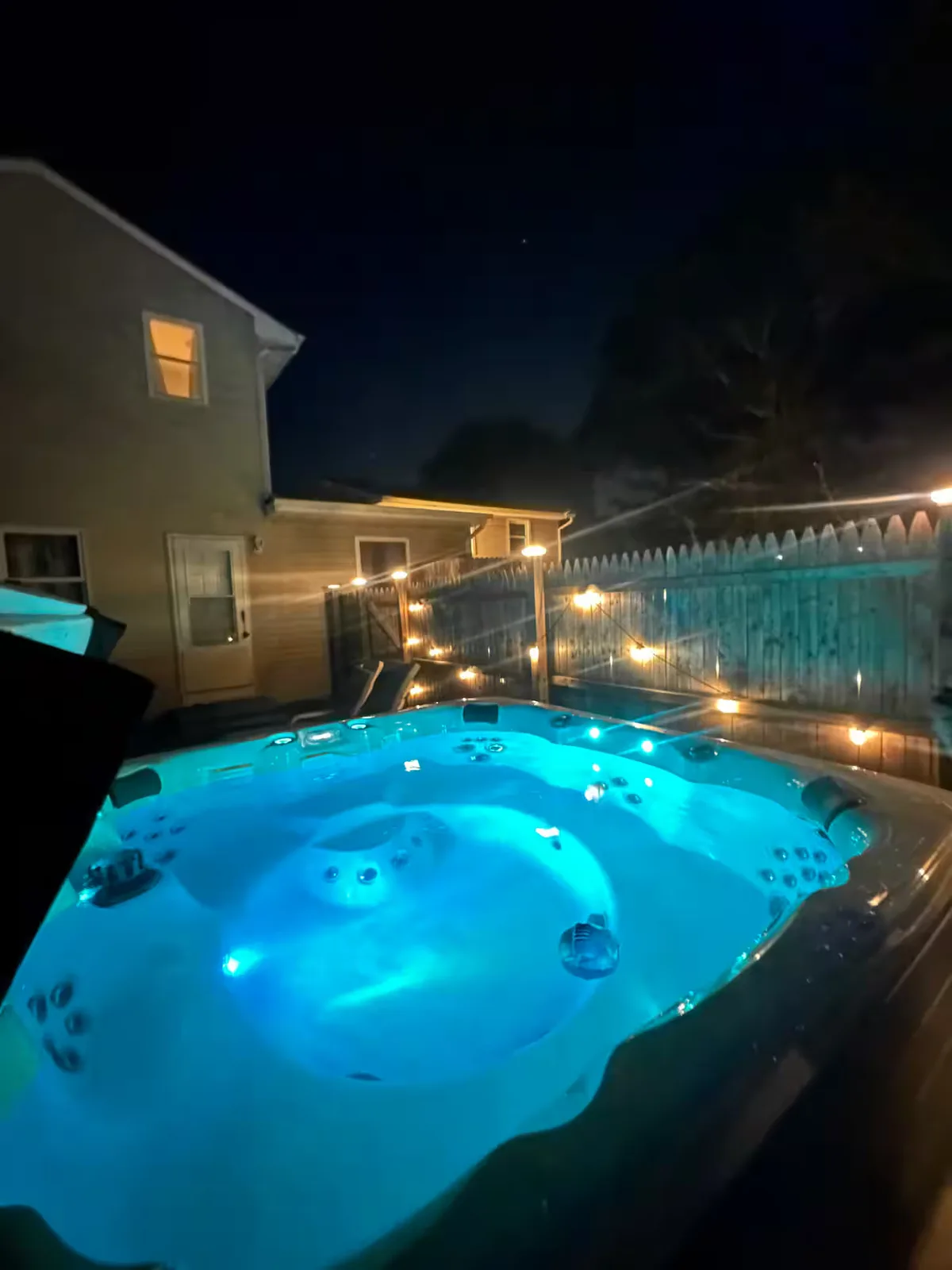 Spacious 2 Bed/2 Bath Guest Suite Apt HOT TUB & EV Charging